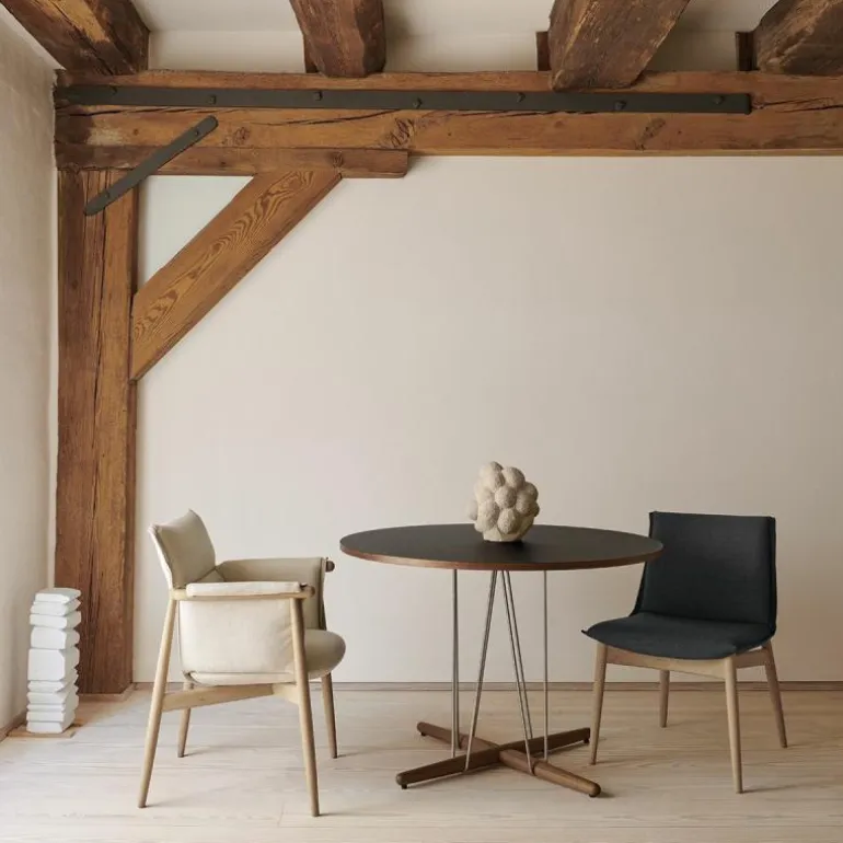 E005 Embrace Chair