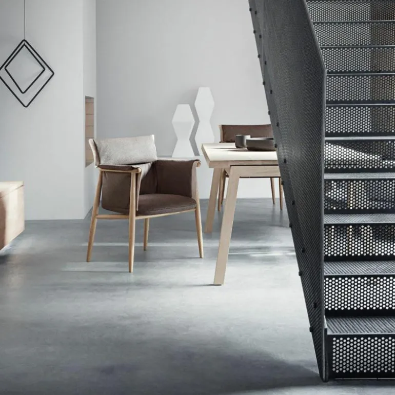 E005 Embrace Chair