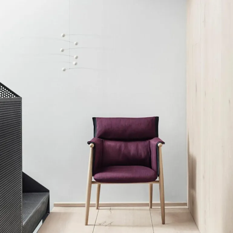 E005 Embrace Chair