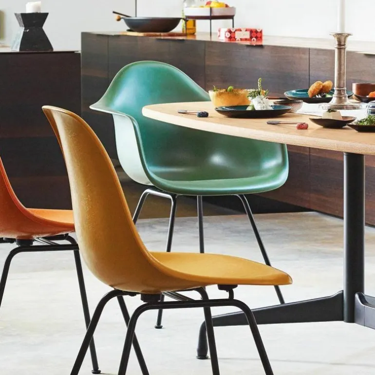 Eames Fiberglass Chair DAX Zwart