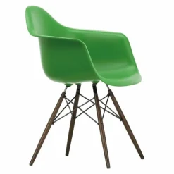 Eames Plastic Chair DAW Esdoorn Donker