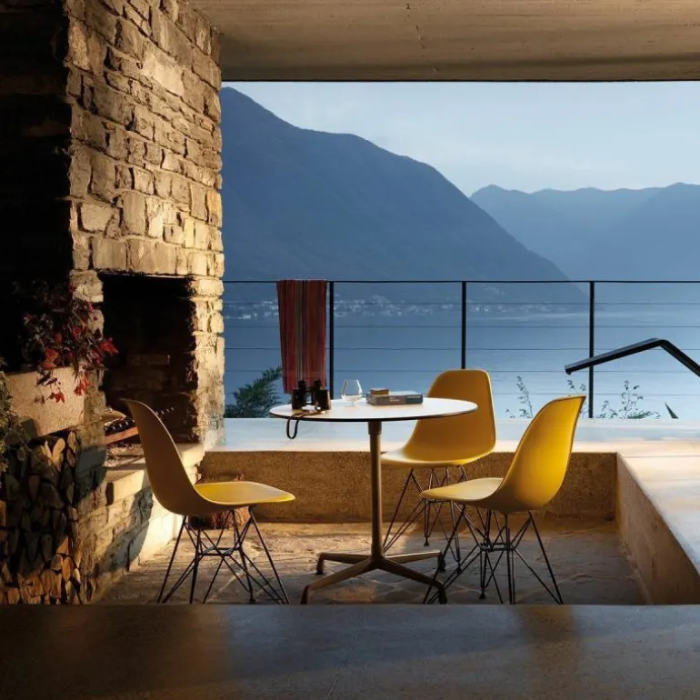 Eames Plastic Chair DSR Zwart