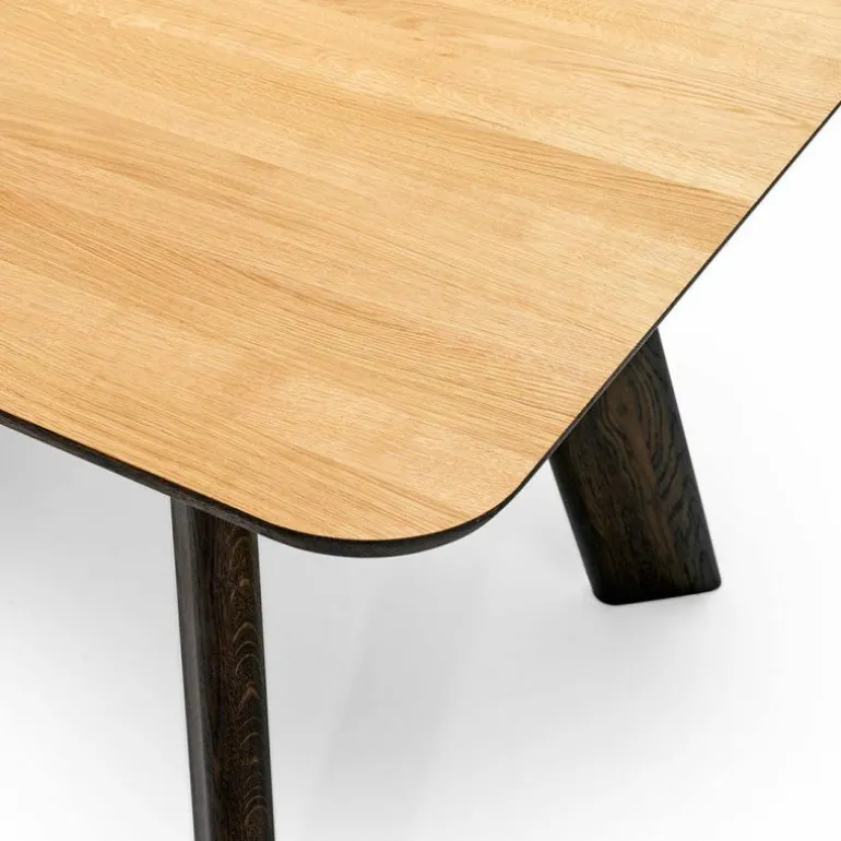 Kem 985 Eau Rouge Eetkamertafel