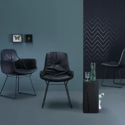 Leya Armstoel