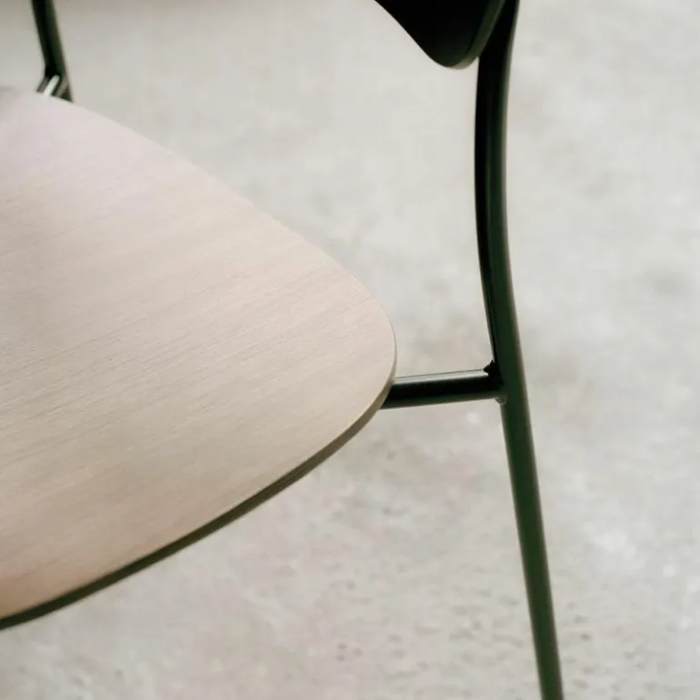 Pavilion AV1 Stoel