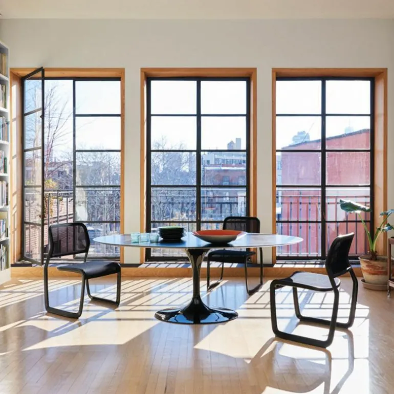 Saarinen Tulip Eettafel Met Zwart Onderstel - Rond