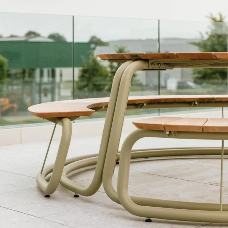 The Circle Eettafel
